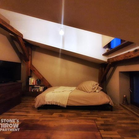 A Stone'S Throw Apartment Krakow Exterior photo