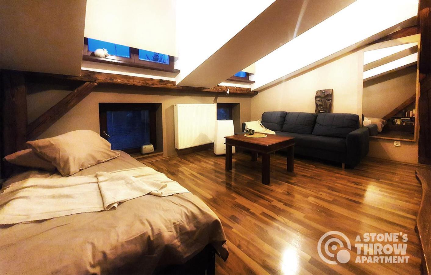 A Stone'S Throw Apartment Krakow Exterior photo