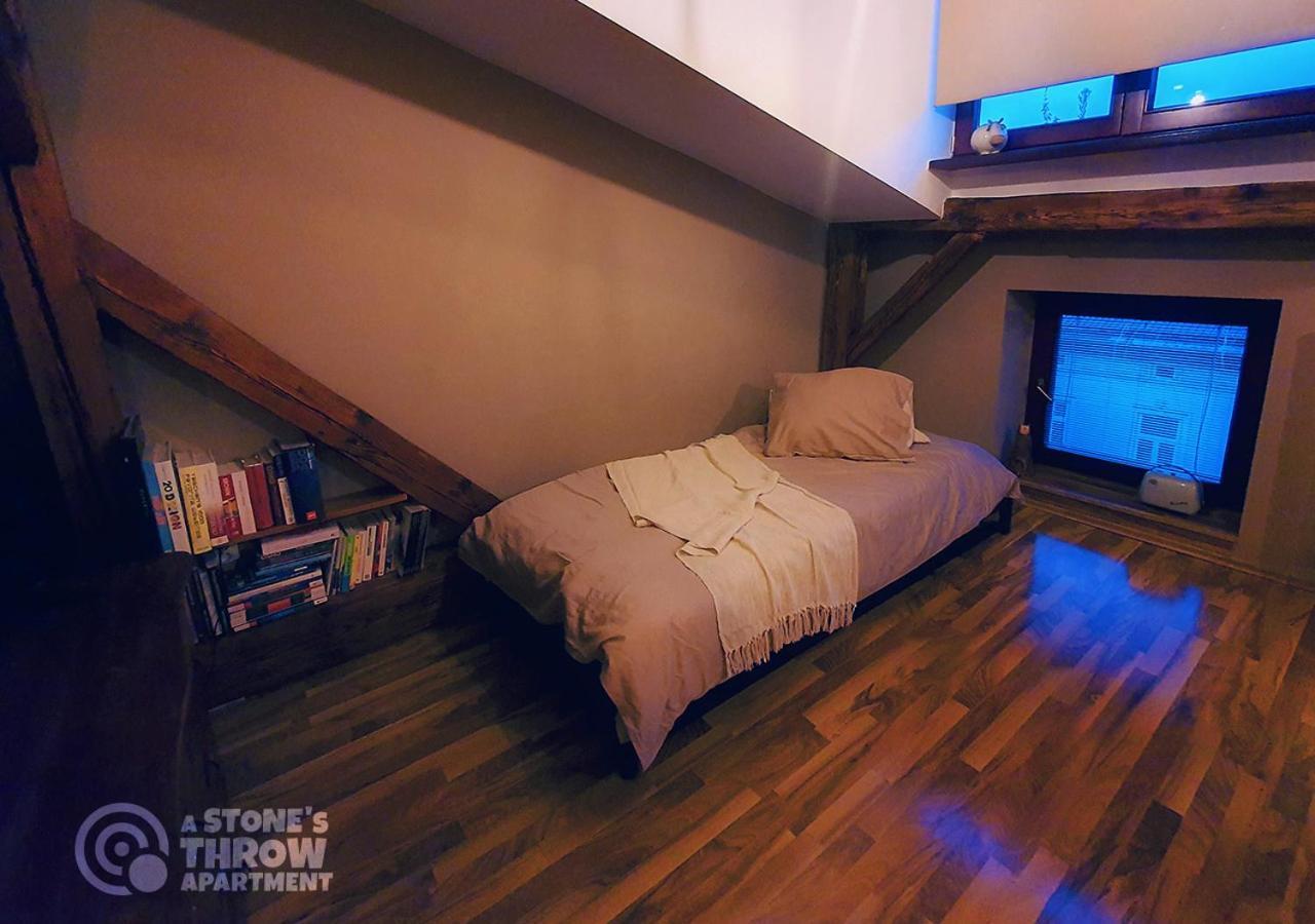A Stone'S Throw Apartment Krakow Exterior photo